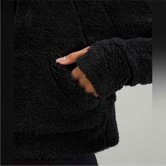 Lululemon - Scuba Oversized Sherpa 1/2 Zip Hooded Sweatshirt in Black - Picture 3 of 11